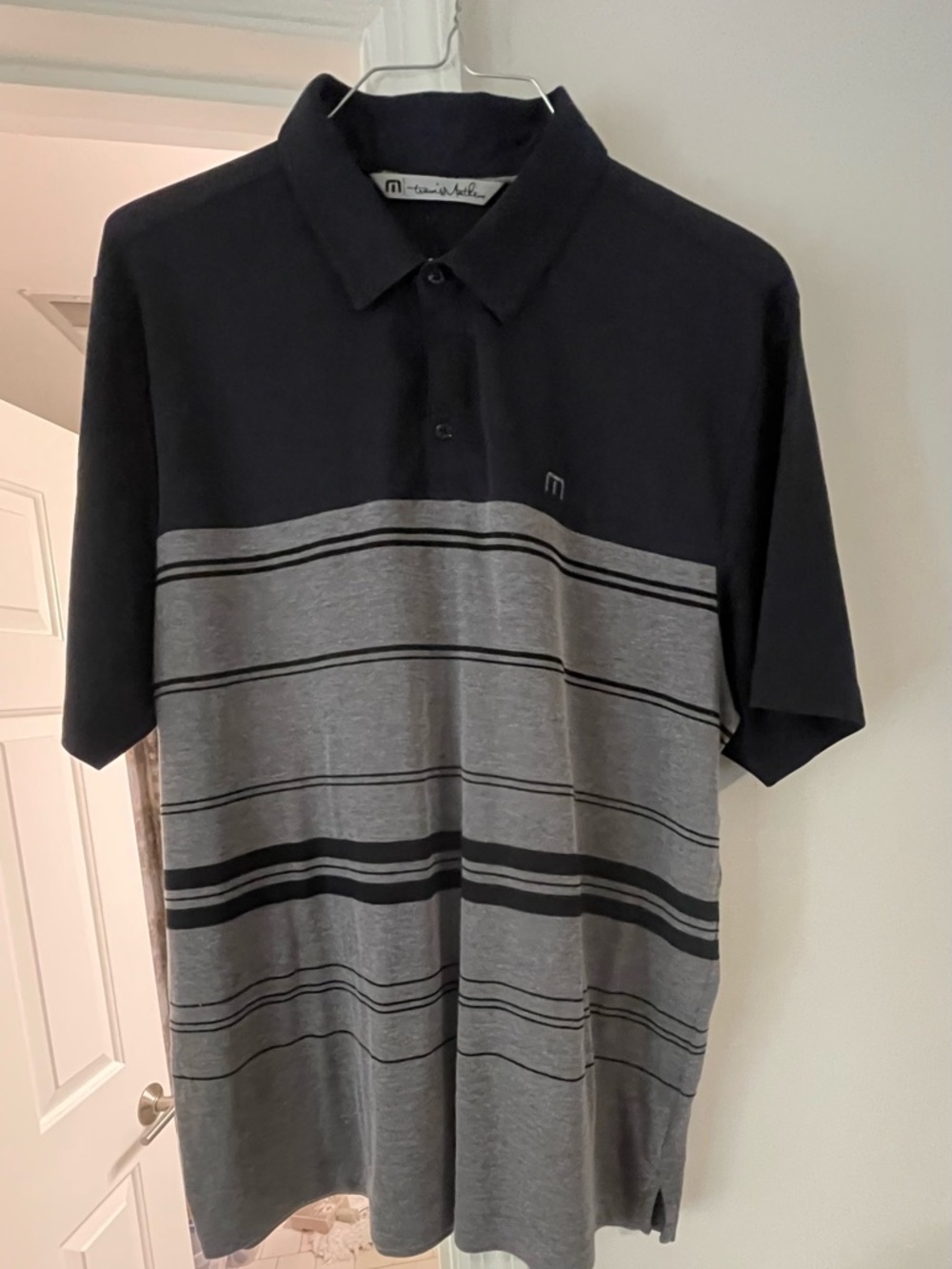 Travis Matthew Sz. XL button down polo shirt